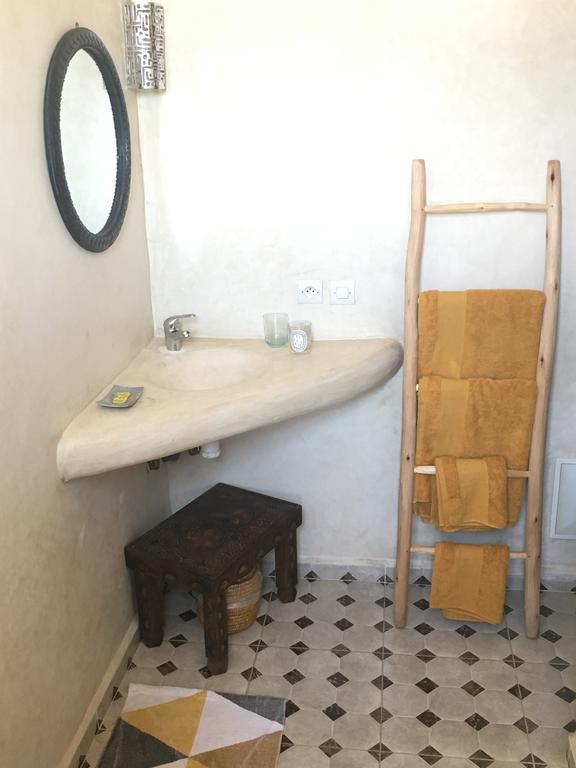 La Maison Des Ailleurs Suvayr Dış mekan fotoğraf