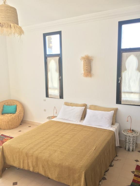 La Maison Des Ailleurs Suvayr Dış mekan fotoğraf