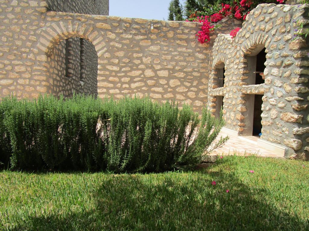 La Maison Des Ailleurs Suvayr Dış mekan fotoğraf